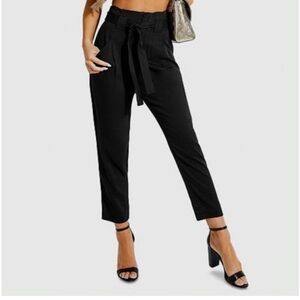 NWT Guess women’s jet black cropped ankle paper bag pants size 4